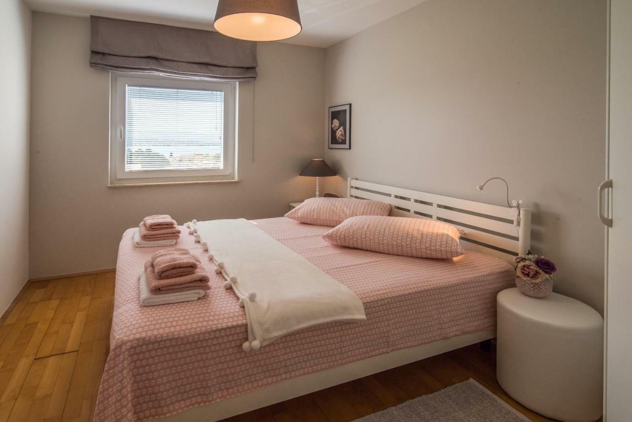 Apartment Luna Malinska Buitenkant foto