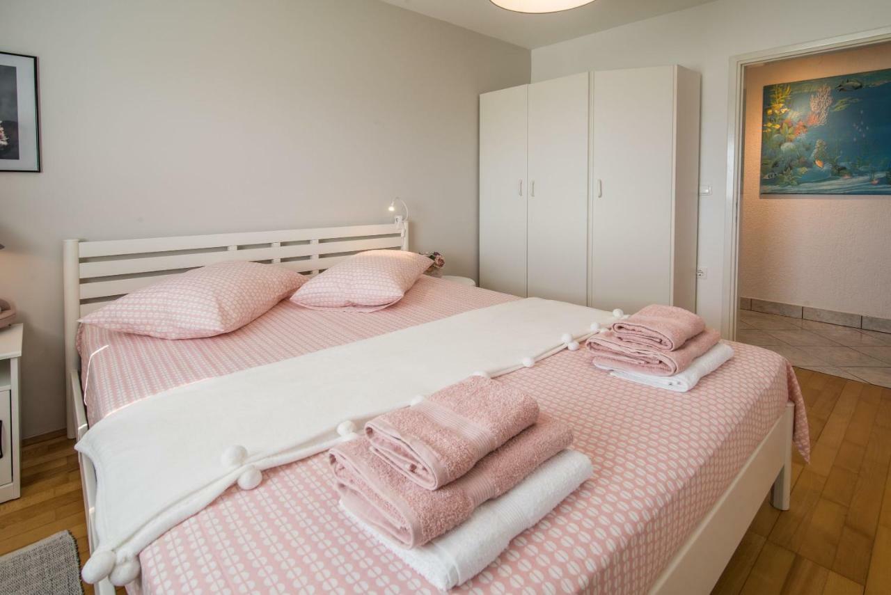 Apartment Luna Malinska Buitenkant foto