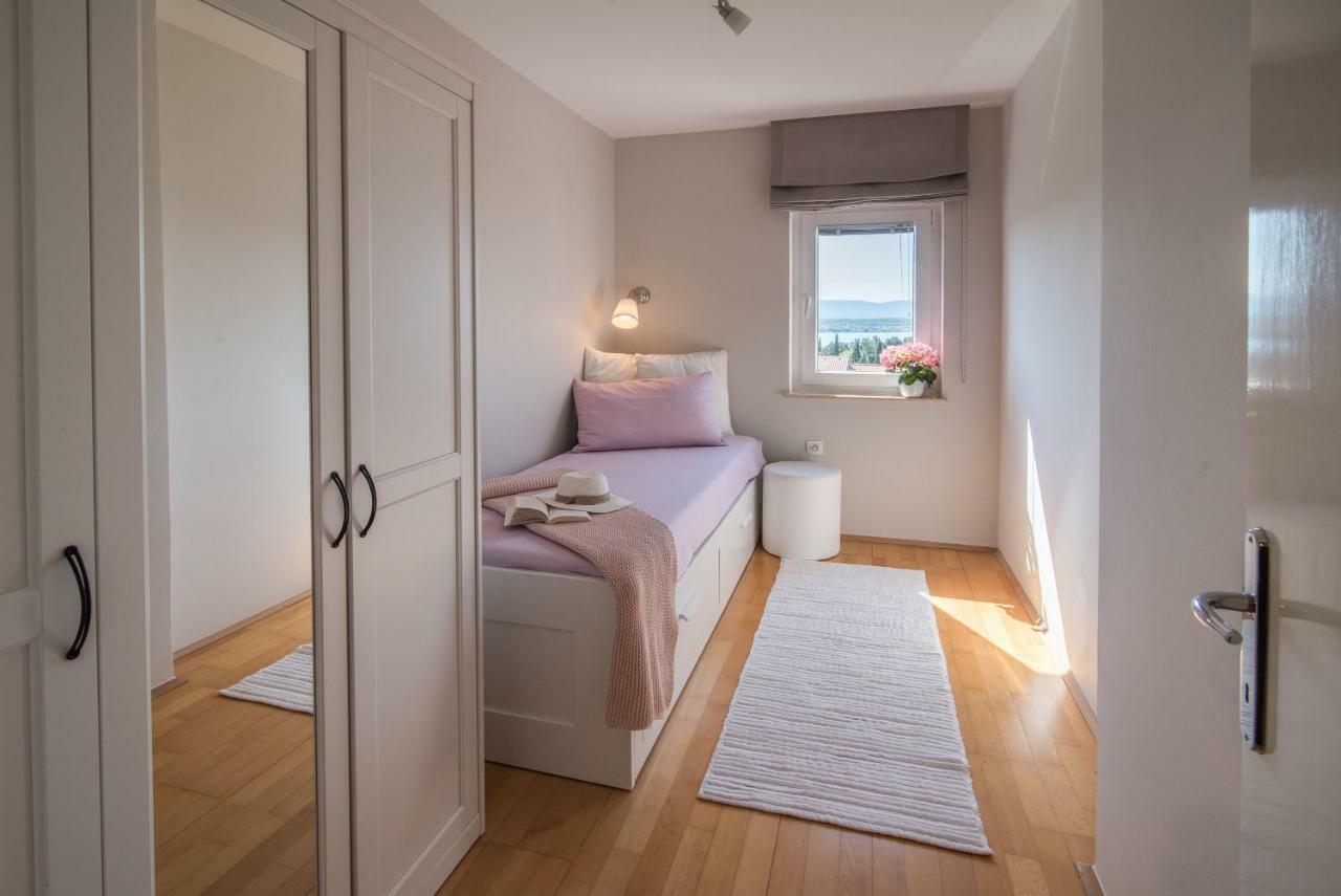 Apartment Luna Malinska Buitenkant foto